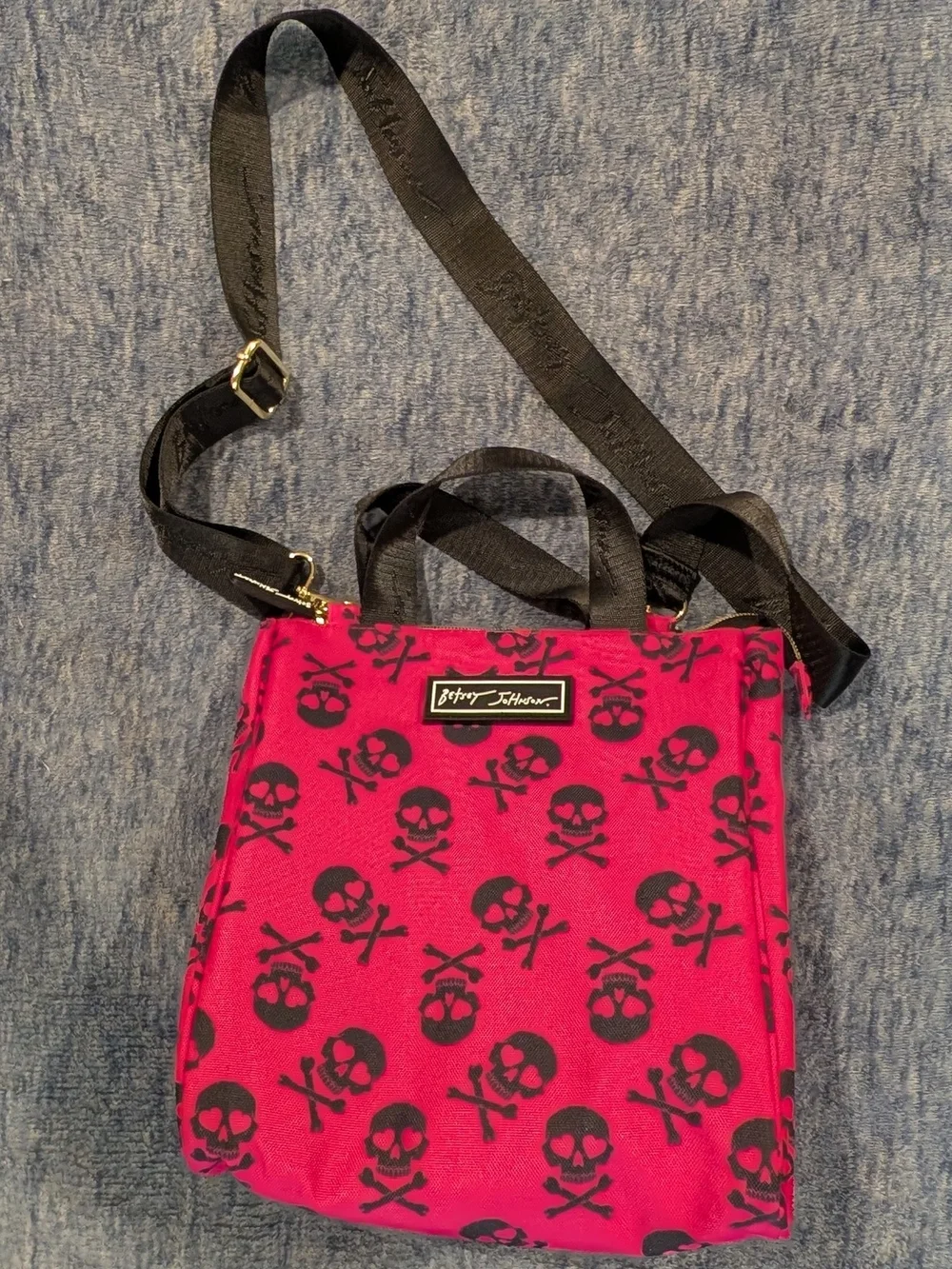 Betsey Johnson Hot Pink and Black Skull Print Insulated Lunch Tote